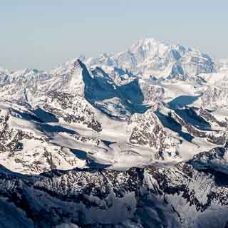 Matterhorn und Mont Blanc aus der Luft