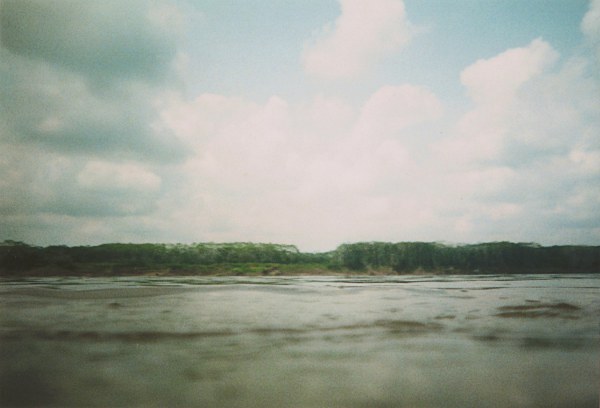 Blick zum Ufer das Amazonas