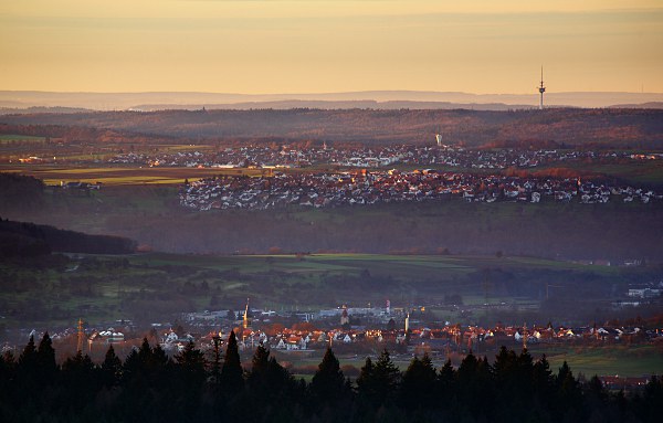 Blick vom Jusi auf Bempflingen, Altenriet, Hslach und den Funkturm bei Waldenbuch