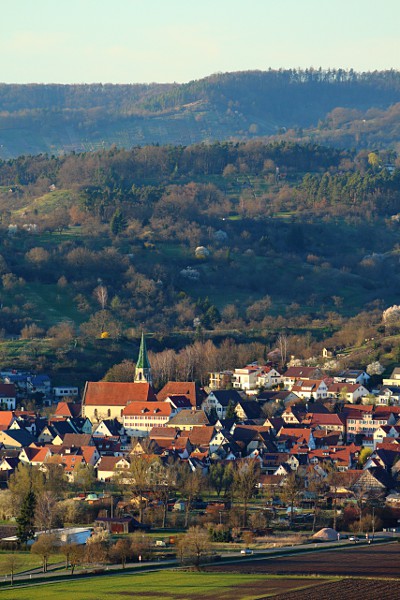 Blick auf den Ortskern von Unterjesingen im Abendlicht