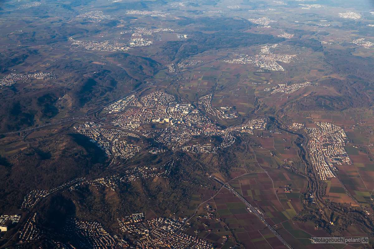 Luftaufnahme von Leonberg mit dem Autobahndreieck der A8/A81