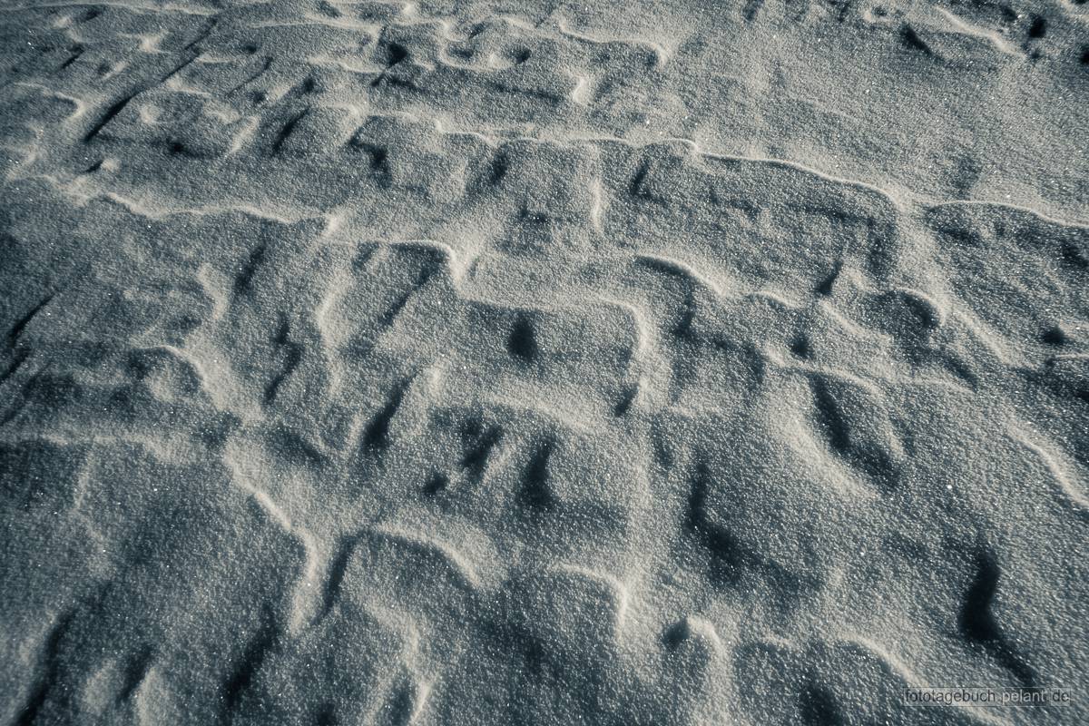 snow structures like dunes
