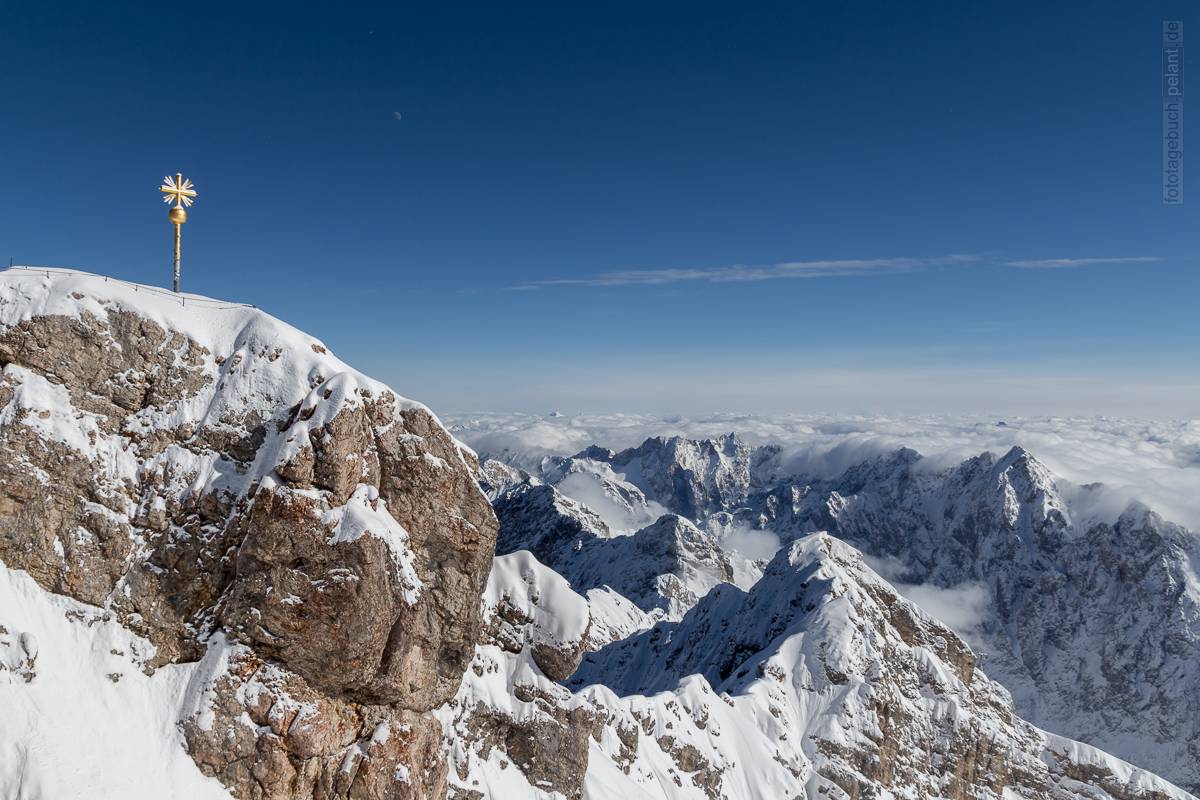 Gipfelkreuz der Zugspitze im Winter