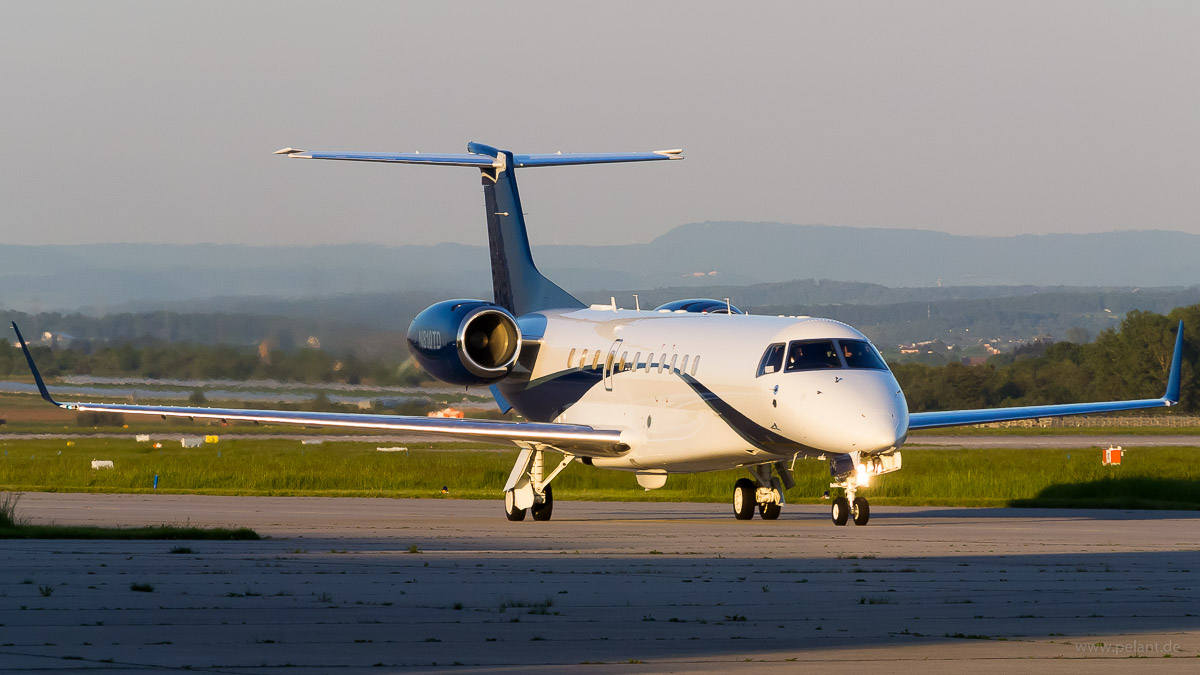 Businessjet taxiing in the warm evening light - N810TD | Meadow Lane Air | Embraer ERJ-135BJ Legacy 650