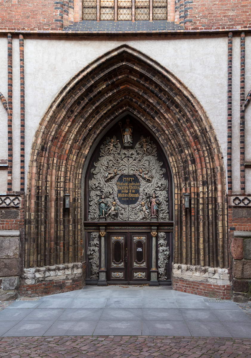 Westportal der Kirche St. Nikolai in Stralsund