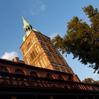 Kirche St. Nikolai in Stralsund, Kirchturm im Abendlicht