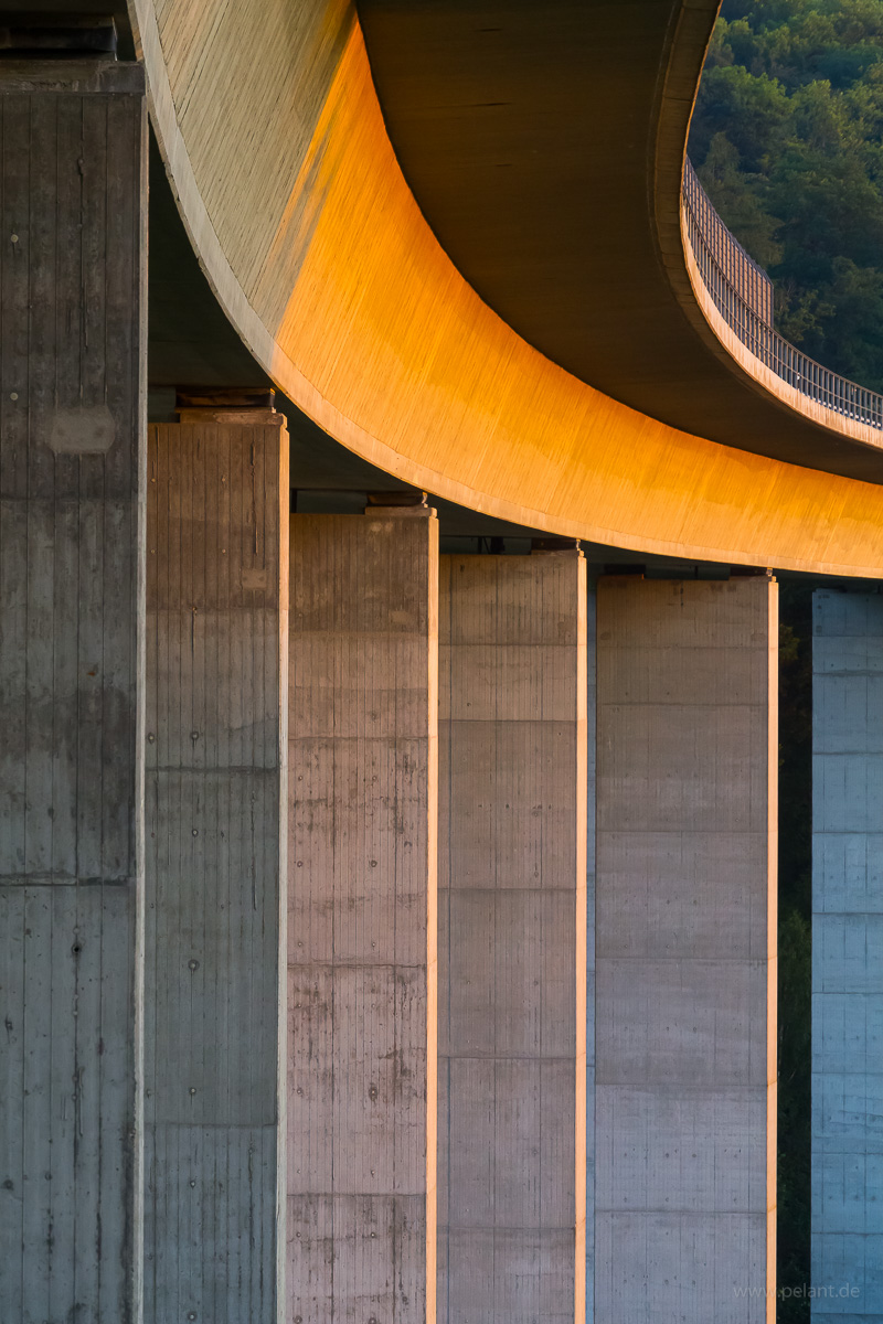 Die Aichtalbrcke (B27) im Abendlicht