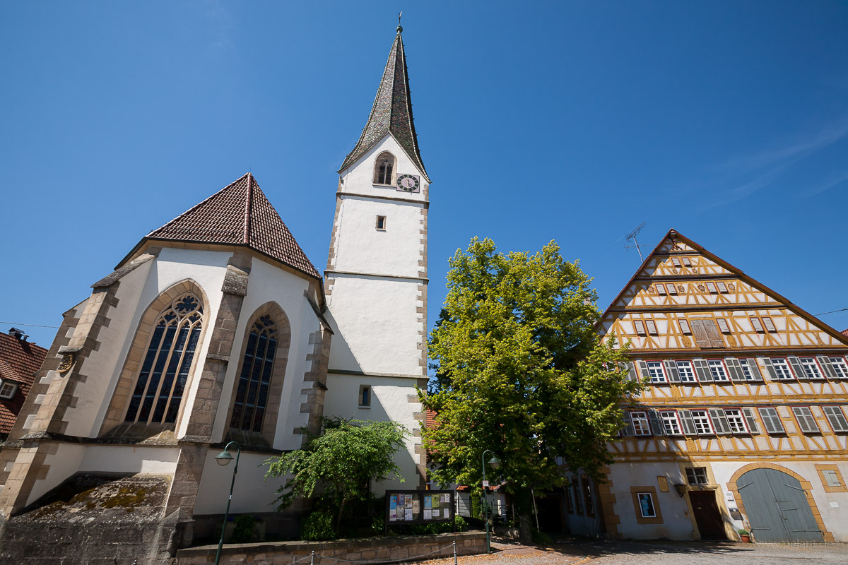 Kirche und Pfarrhaus von Aichtal-Grtzingen