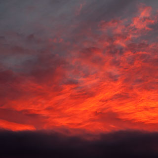 Rote Wolken am Abendhimmel (Abendrot)