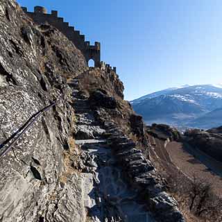 Treppen fhren auf den Tourbillon zu der gleichnamigen Schlossruine, Sitten (Sion), Schweiz