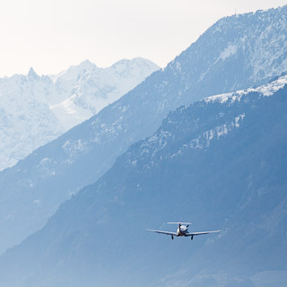 An airplane (OO-PCI, Pilatus PC12/47E) departs from Sion Airport (SIR)