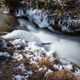 long exposure of ice along the Brhlbach stream near Bad Urach in winter