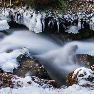 Eis entlang des Brhlbachs im Winter (Langzeitbelichtung)