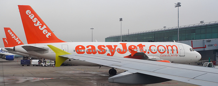 ? - easyJet Airbus A319