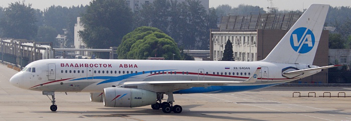 RA-64044 - Vladivostok Avia Tupolew Tu-204