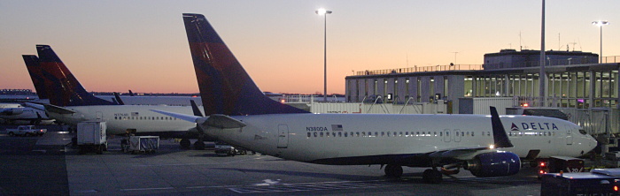 N380DA - Delta Boeing 737-800