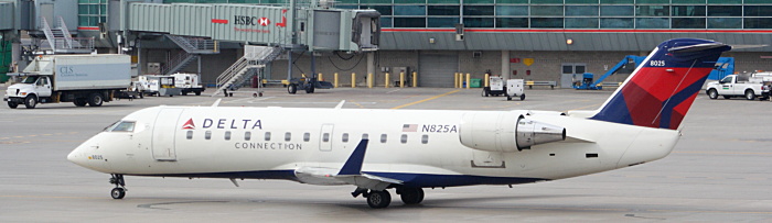 N825AY - Delta...- Pinnacle Arlns. Bombardier CRJ200