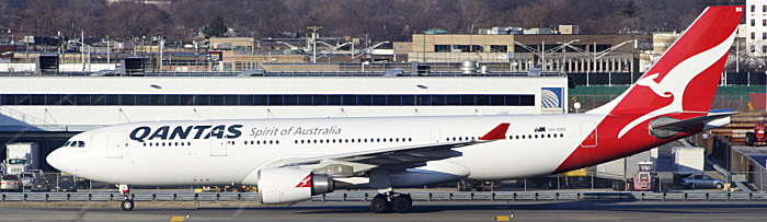 VH-EBG - Qantas Airbus A330-200