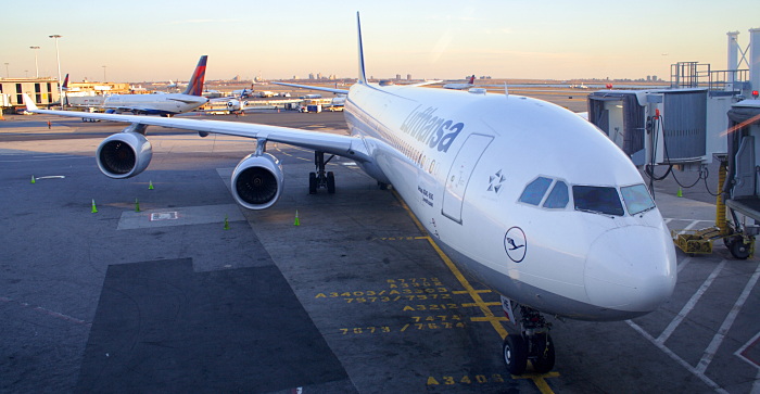D-AIHE - Lufthansa Airbus A340-600