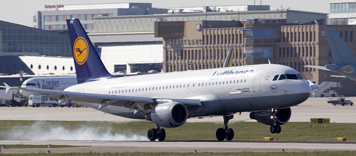 D-AIPY - Lufthansa Airbus A320