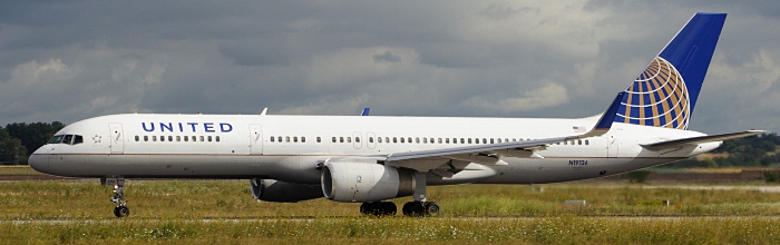 N19136 - United Boeing 757-200