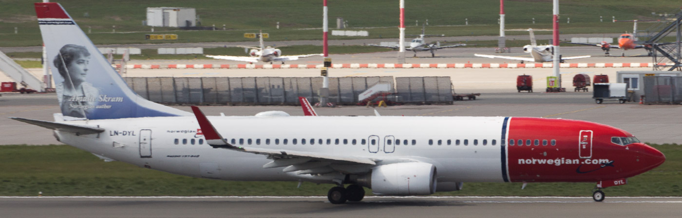 LN-DYL - Norwegian Boeing 737-800