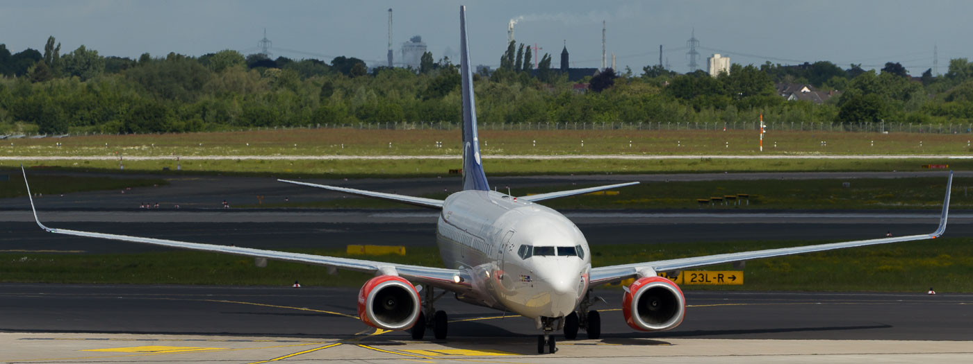 LN-RNW - SAS Boeing 737-700