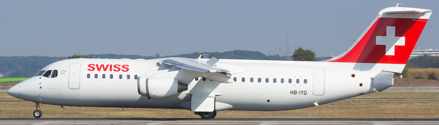 HB-IYQ - Swiss European Air Lines Avro RJ100