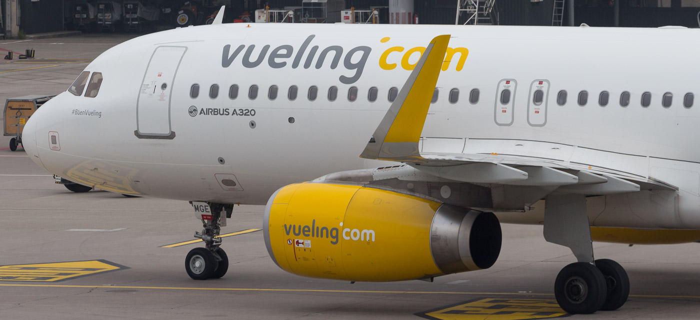 EC-MGE - Vueling Airlines Airbus A320