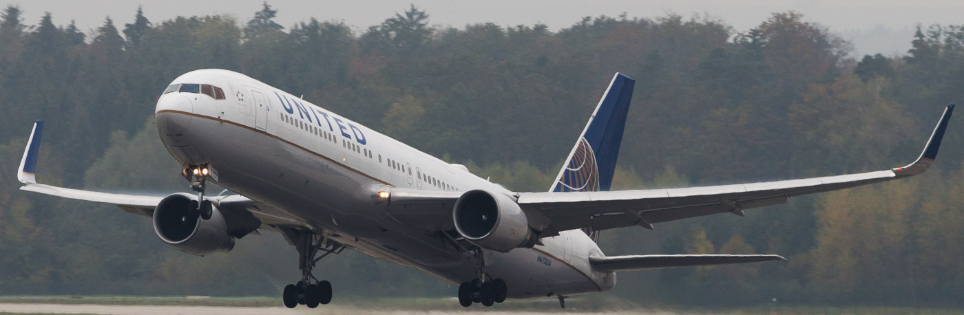 N672UA - United Boeing 767-300