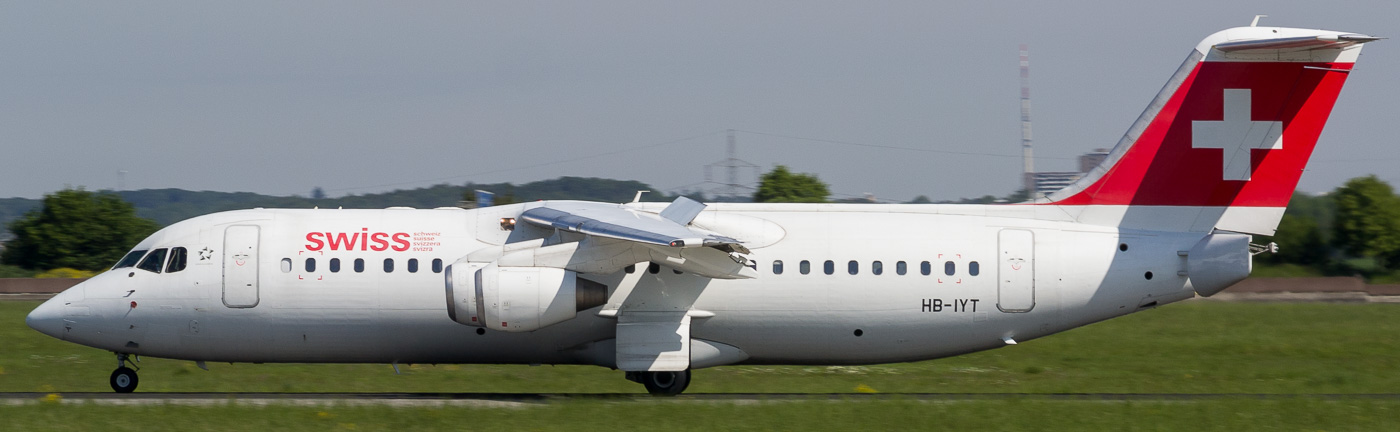 HB-IYT - Swiss European Air Lines Avro RJ100