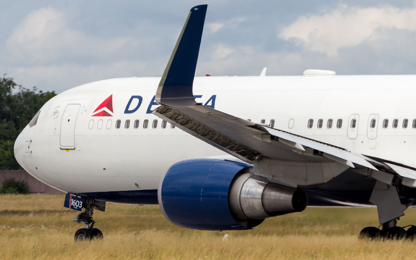 N1603 - Delta Boeing 767-300