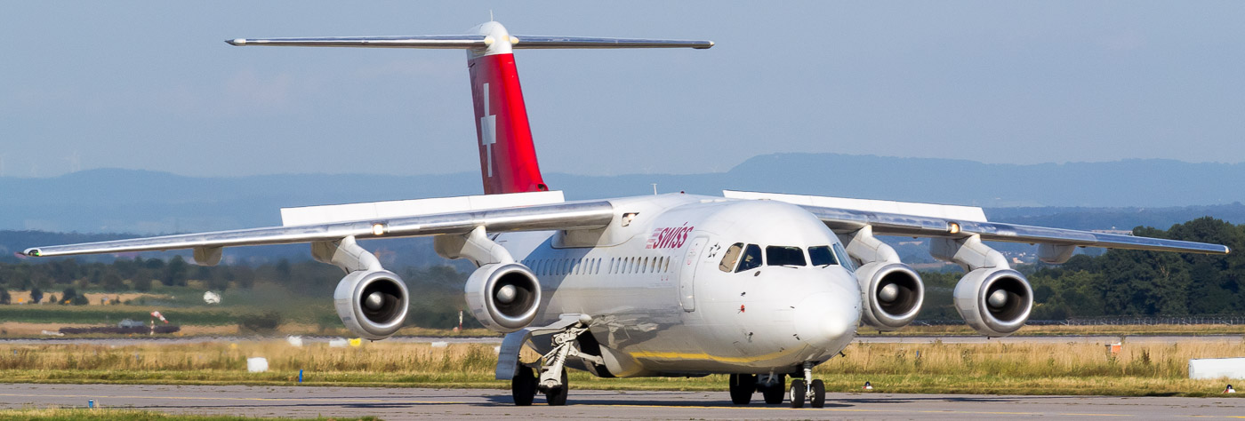 HB-IYW - Swiss European Air Lines Avro RJ100