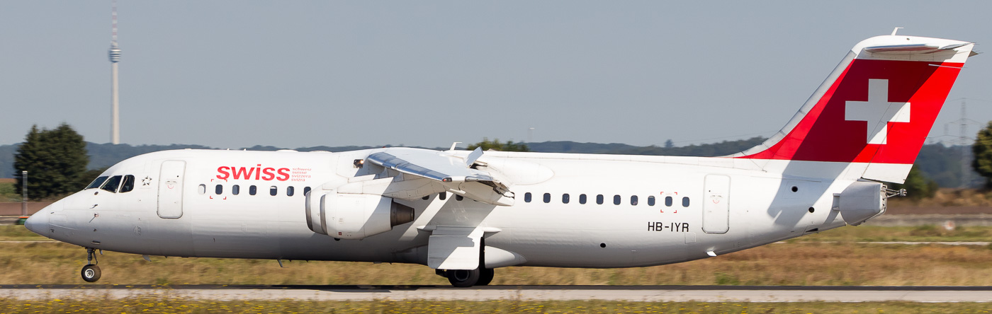 HB-IYR - Swiss European Air Lines Avro RJ100