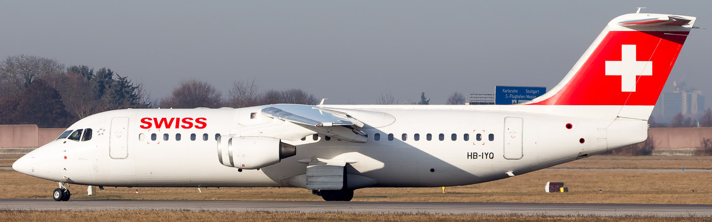 HB-IYQ - Swiss European Air Lines Avro RJ100