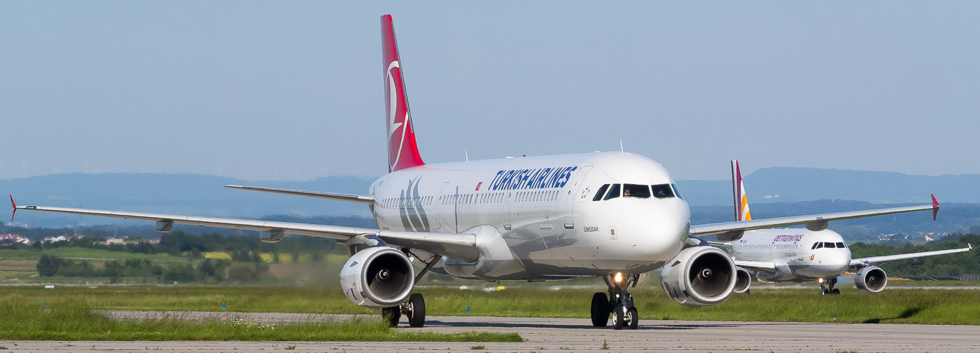 TC-JMK - Turkish Airlines Airbus A321