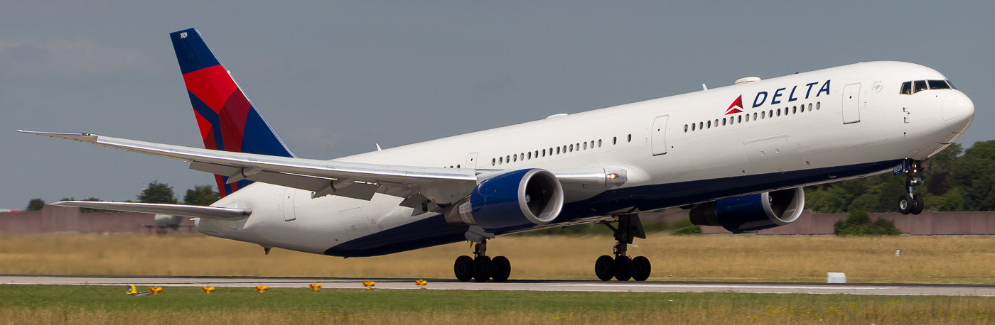 N833MH - Delta Boeing 767-400