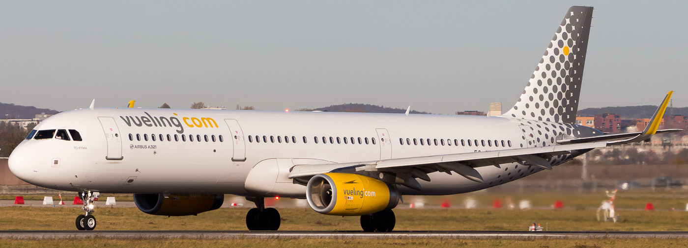 EC-MLM - Vueling Airlines Airbus A321