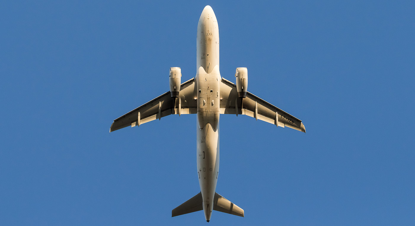 LY-VEN - Avion Express Airbus A320