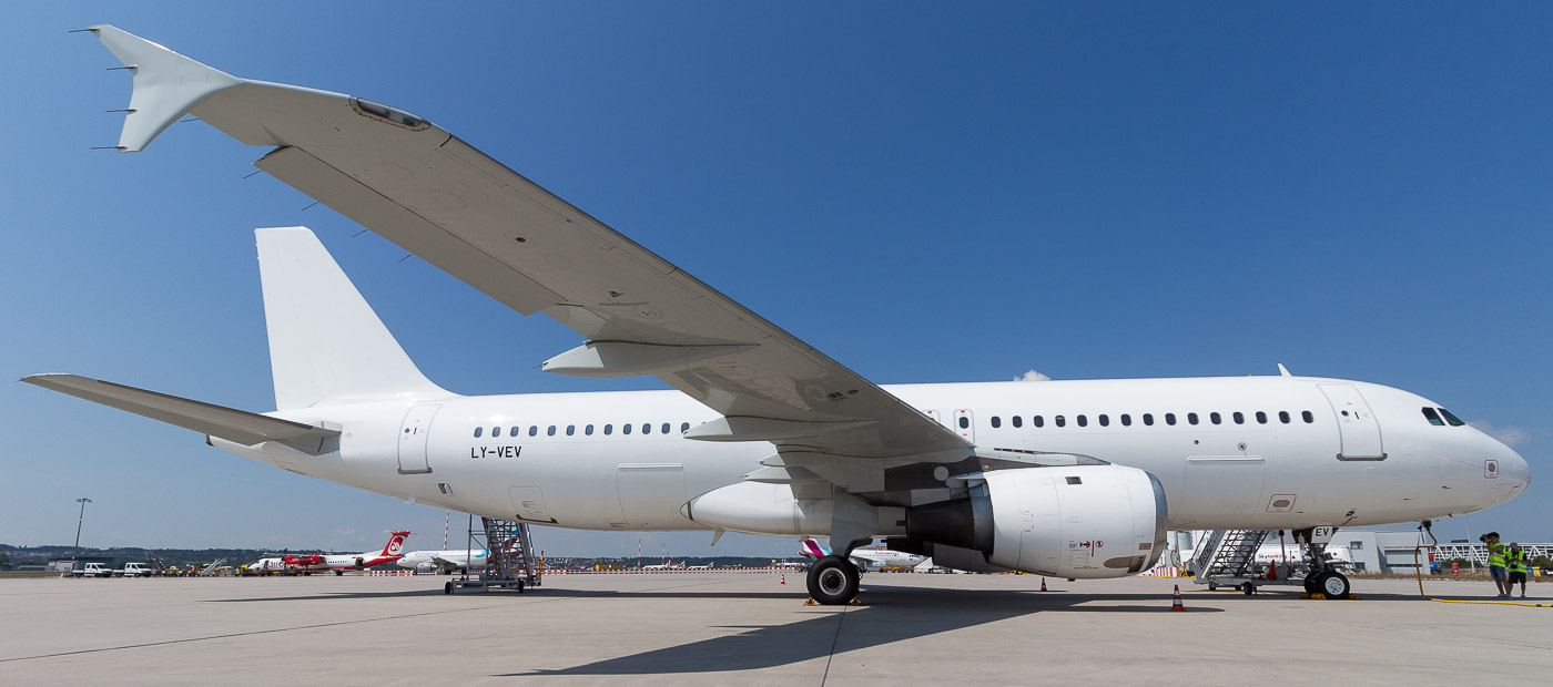 LY-VEV - Avion Express Airbus A320