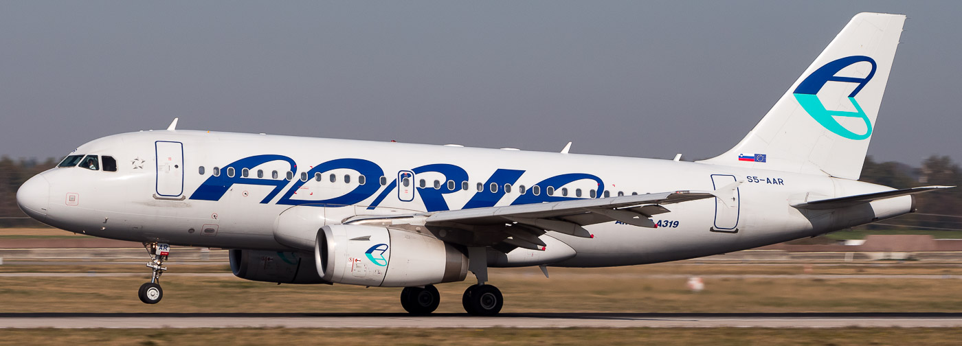 S5-AAR - Adria Airways Airbus A319