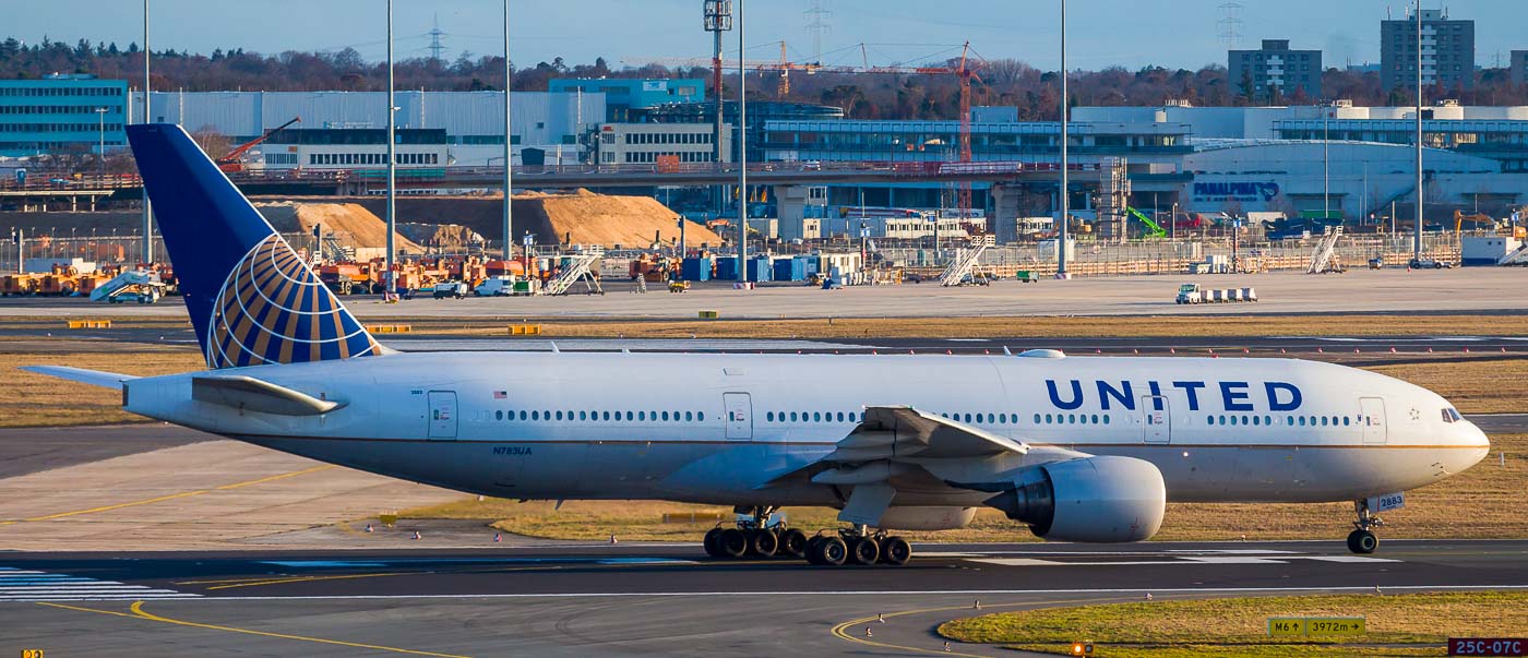 N783UA - United Boeing 777-200