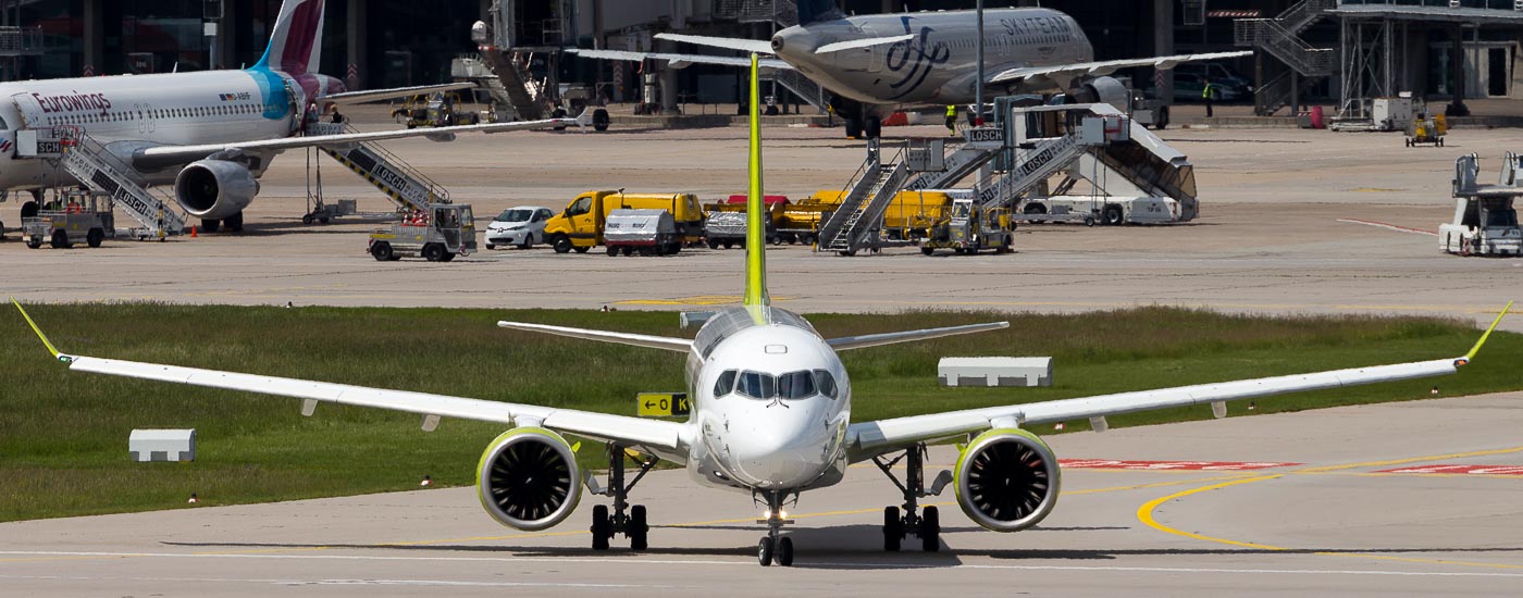 YL-AAR - airBaltic Bombardier CS300