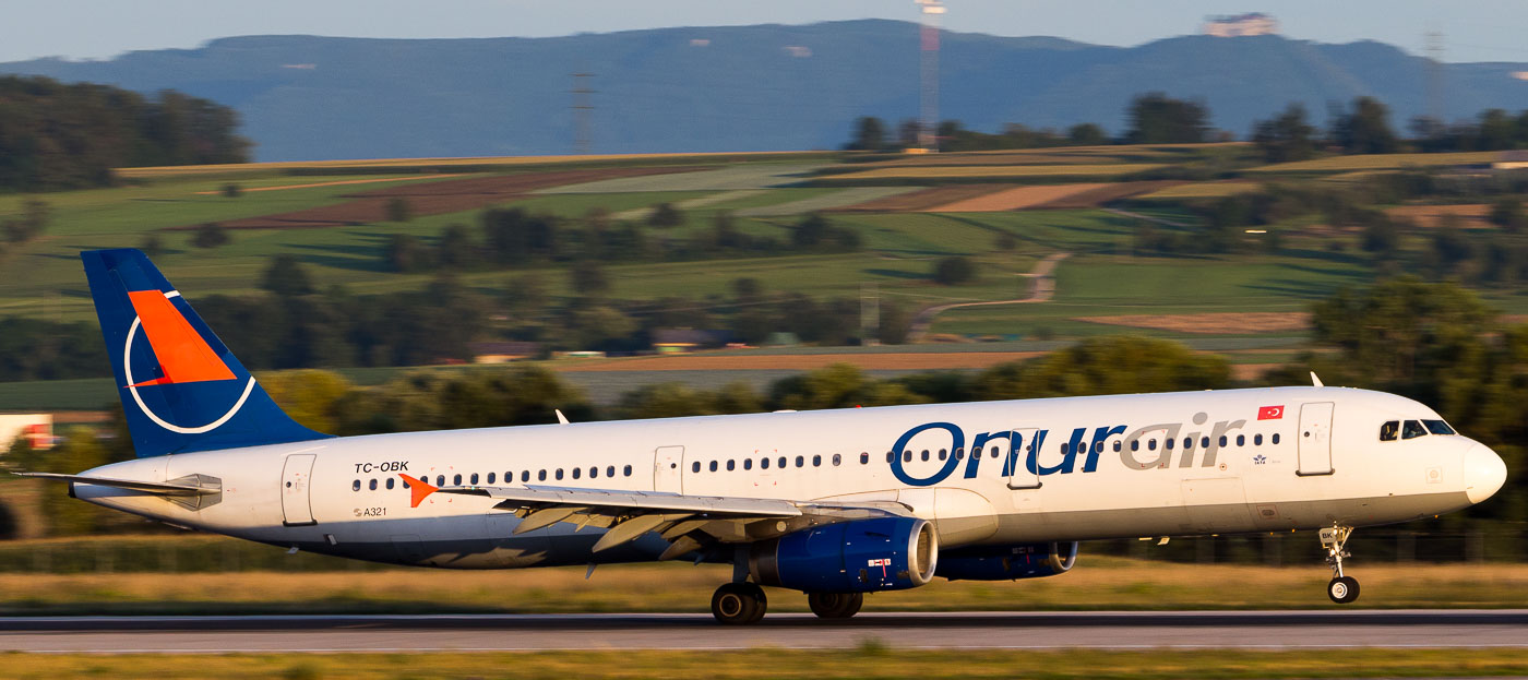 TC-OBK - Onur Air Airbus A321