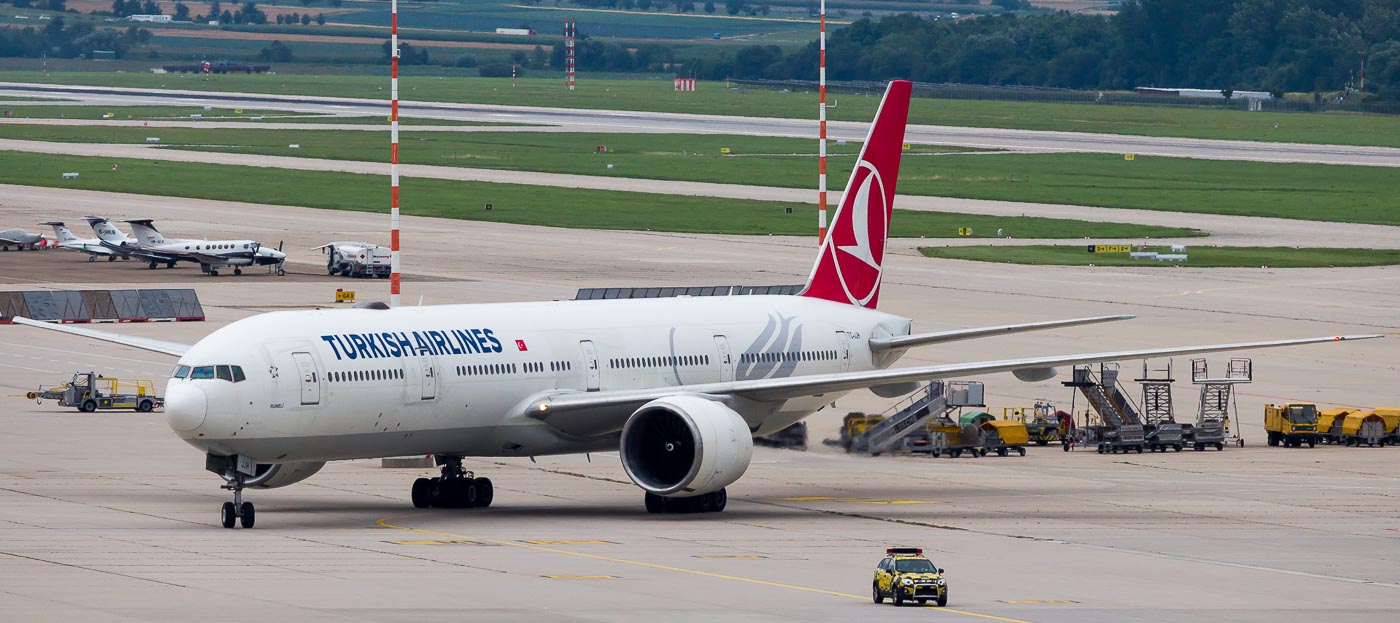 TC-JJH - Turkish Airlines Boeing 777-300