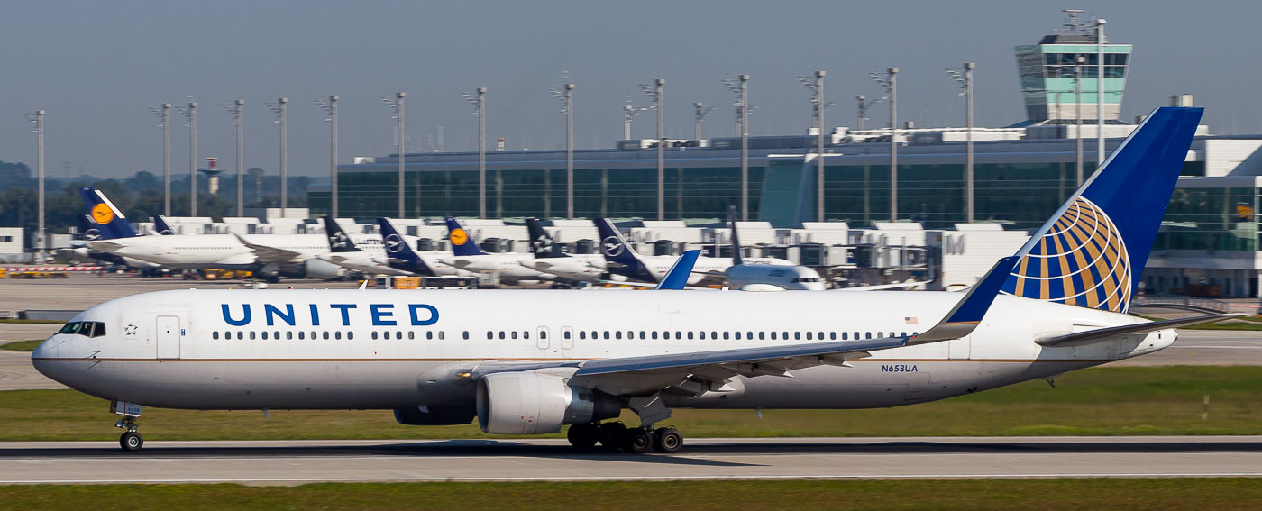 N658UA - United Boeing 767-300