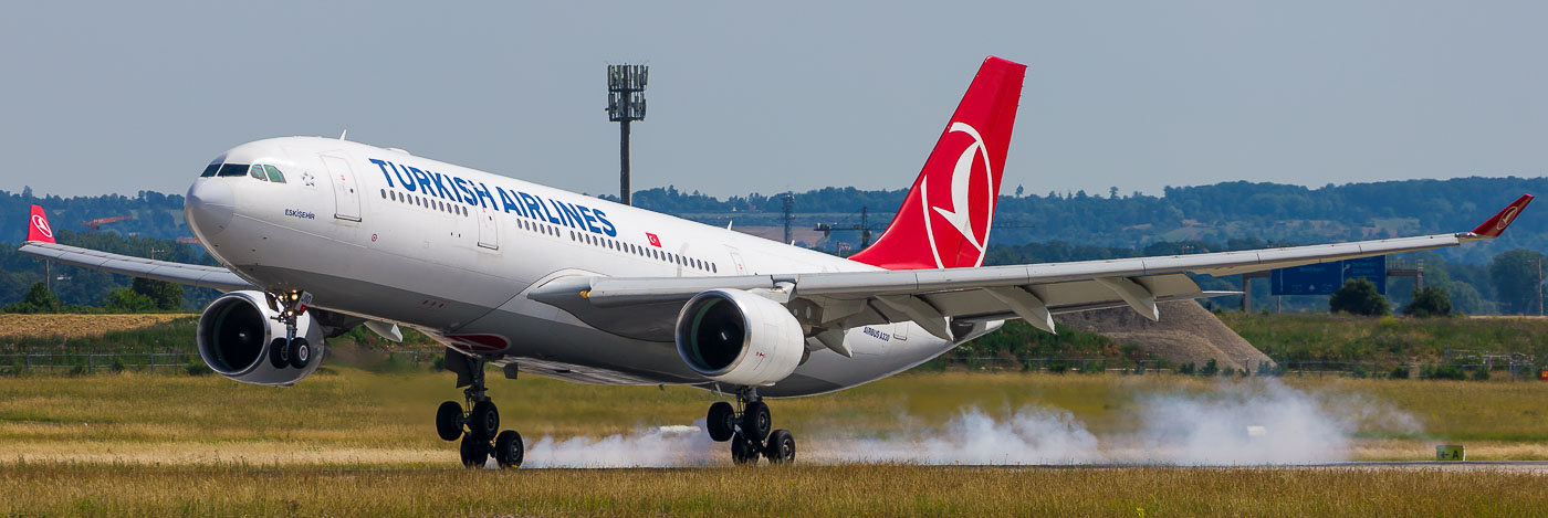 TC-JIO - Turkish Airlines Airbus A330-200