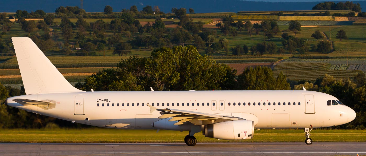 LY-VEL - Avion Express Airbus A320