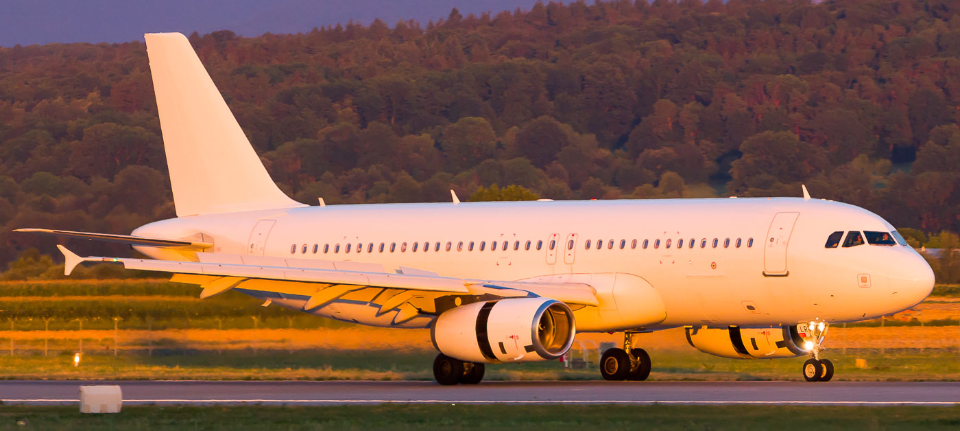 9H-MLR - Avion Express Malta Airbus A320