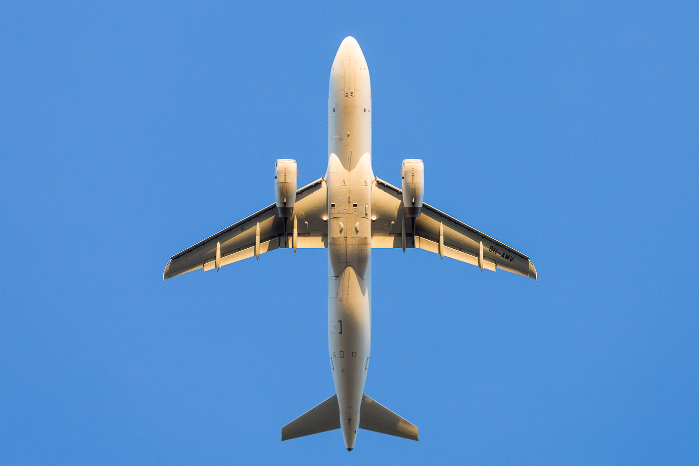 9H-AMV - Avion Express Malta Airbus A320